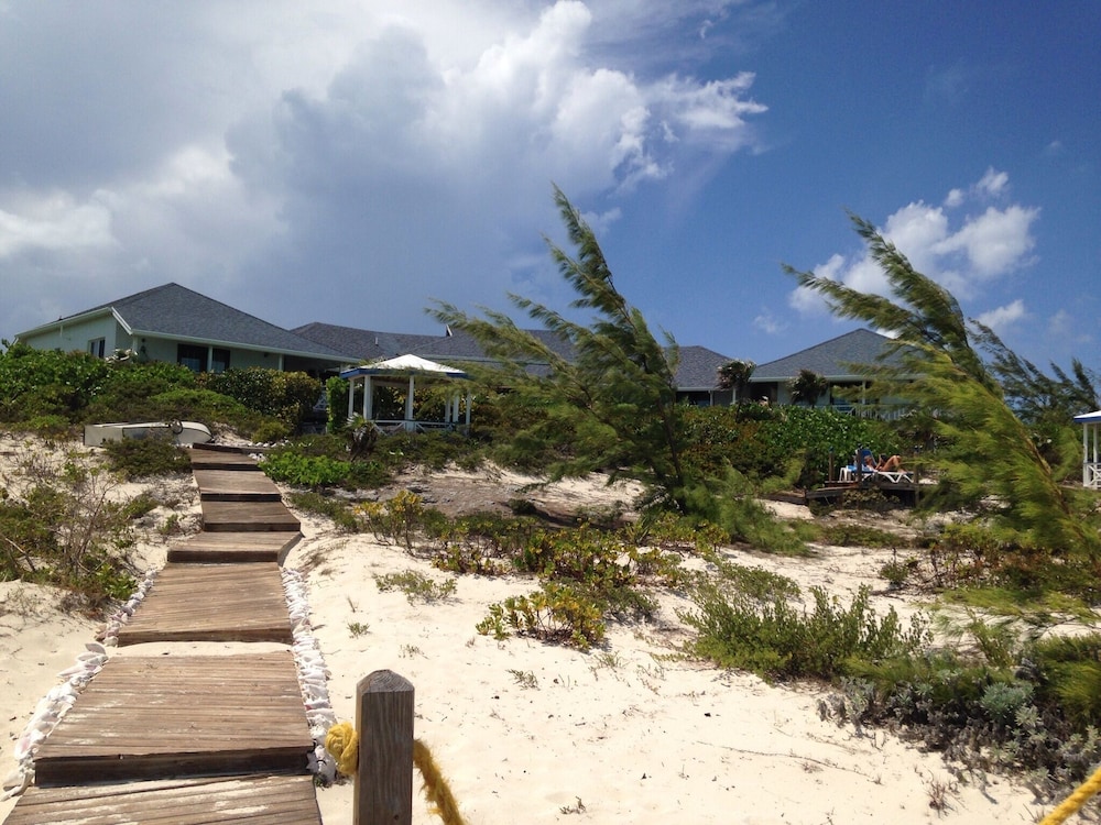 Caribbaway Long Bay Kiting Beach House Beautiful 5 Bedroom Featured Image