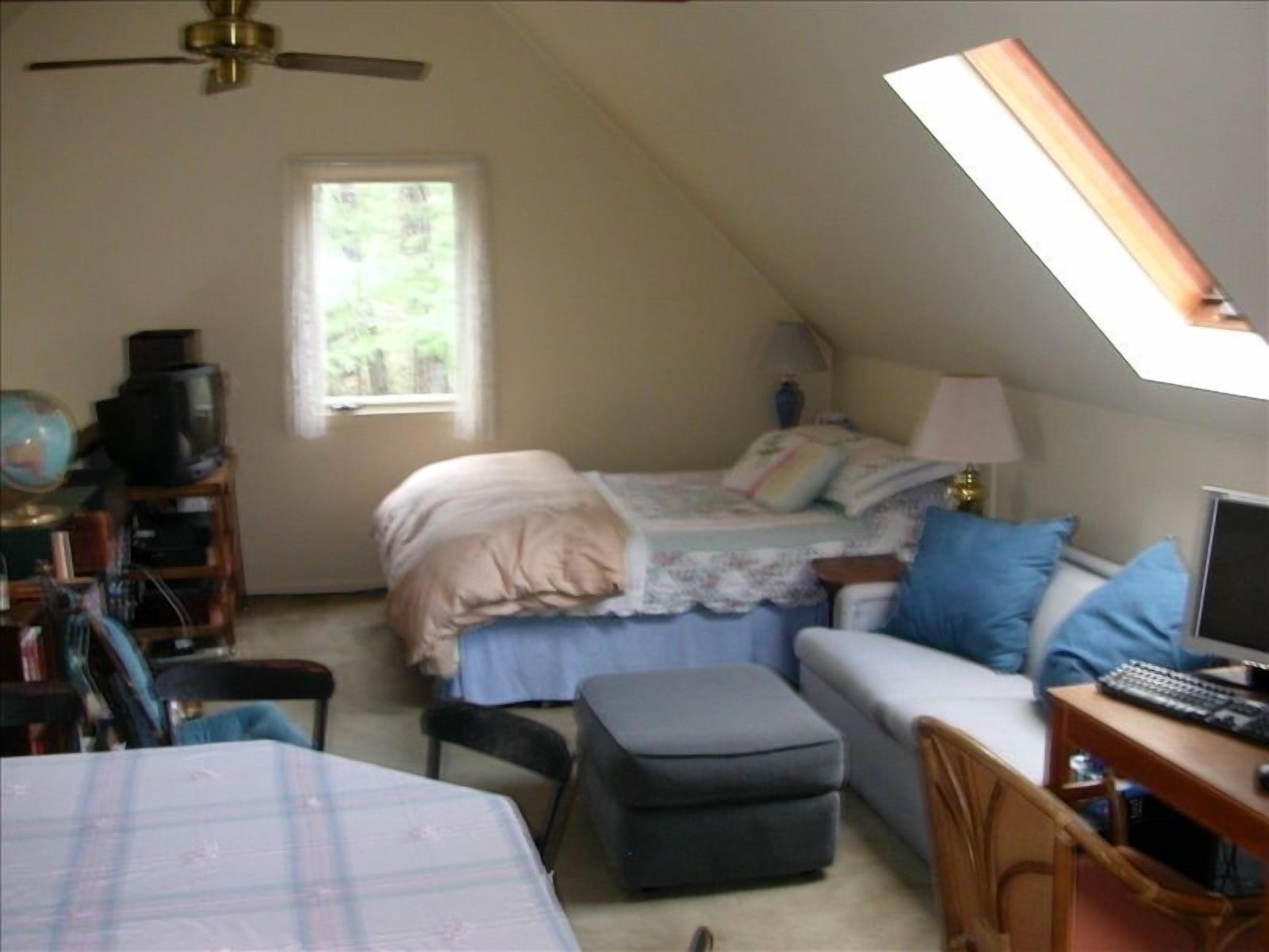 Enchanting Rockwood Lakefront Home,Hot Tub, Boats, Bikes, Ping Pong, Pool, FUN! in Keene, United States