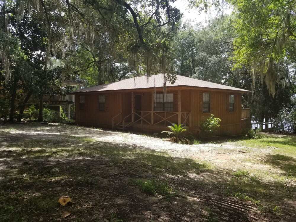 Private Lakefront Home W/porch & Dock--fish, Relax; Quiet & Shady in De Funiak Springs, United States