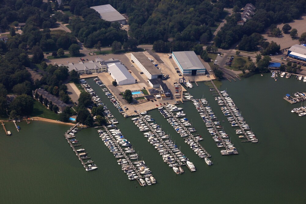 Staterooms 2N, Waterside View, heated pool, near Holland State Park Beach