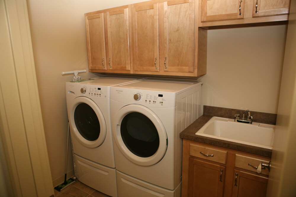 Staterooms 2N, Waterside View, heated pool, near Holland State Park Beach