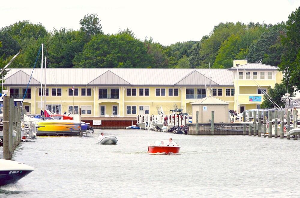 Staterooms 2N, Waterside View, heated pool, near Holland State Park Beach