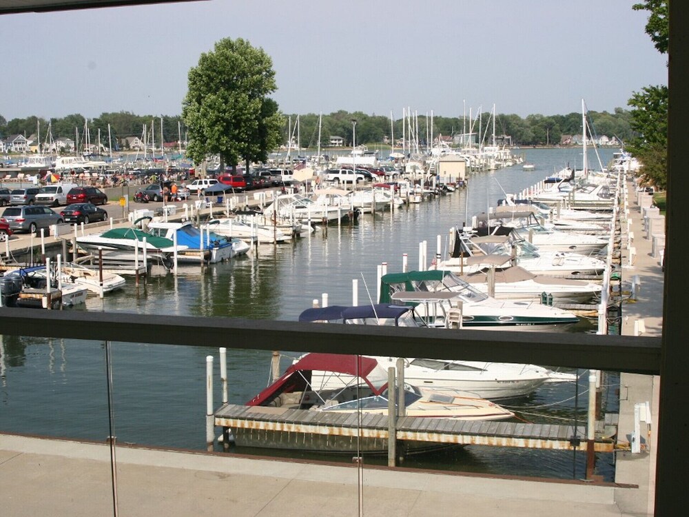 Staterooms 2N, Waterside View, heated pool, near Holland State Park Beach