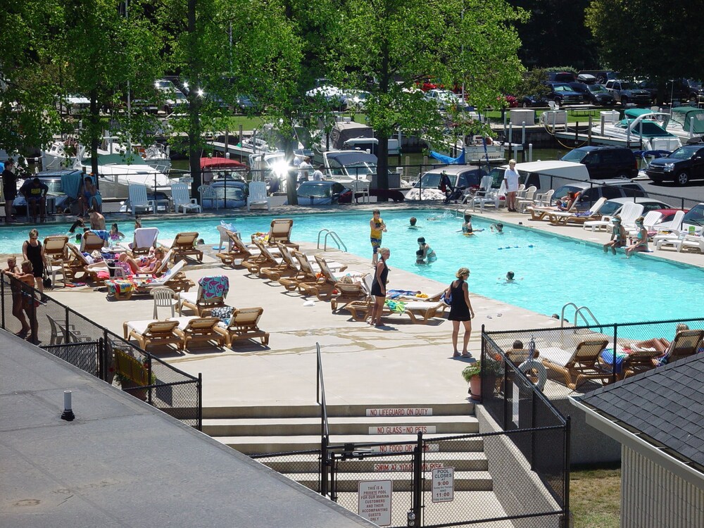 Staterooms 2N, Waterside View, heated pool, near Holland State Park Beach