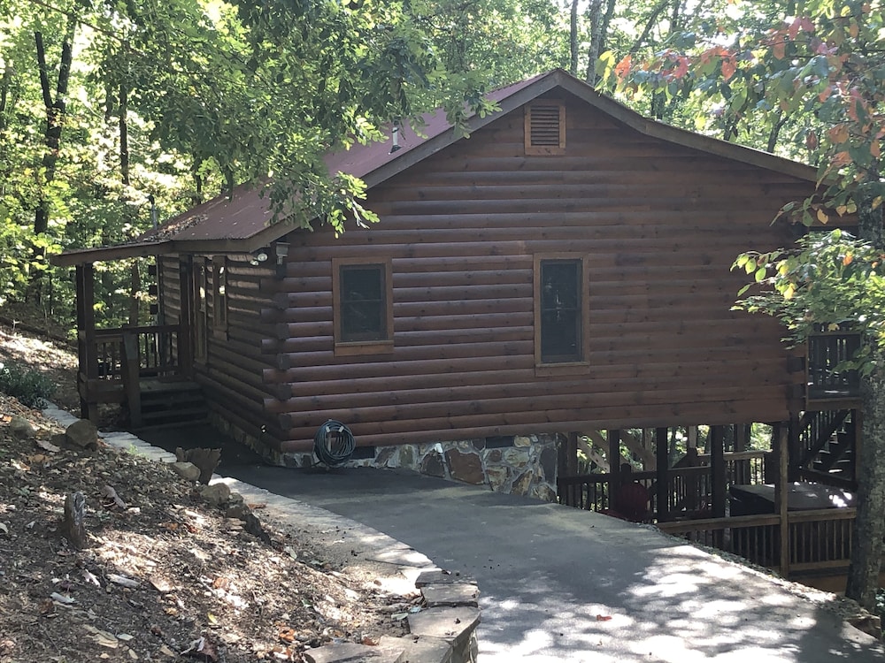 Cozy Log Cabin Off Aska Road Minutes From Downtown Blue Ridge In