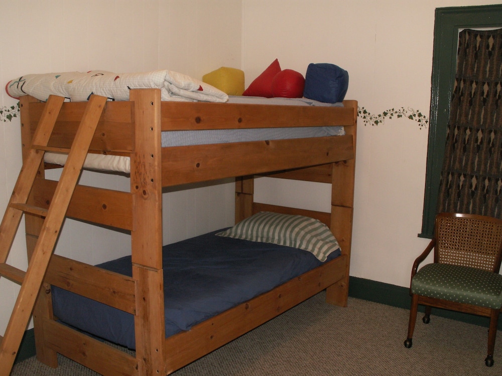 Room, 500 Acre  Ranch on the Foot of Mount Shasta.