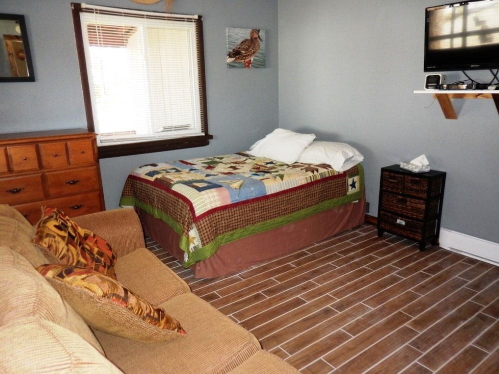 Clean, family/pet friendly AR Ozark Mountain/Norfork Lake Front Cabin