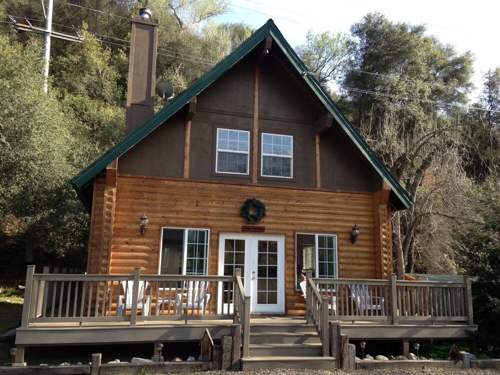 Donna S Doll House Located 4 5 Miles From Sequoia National Park In