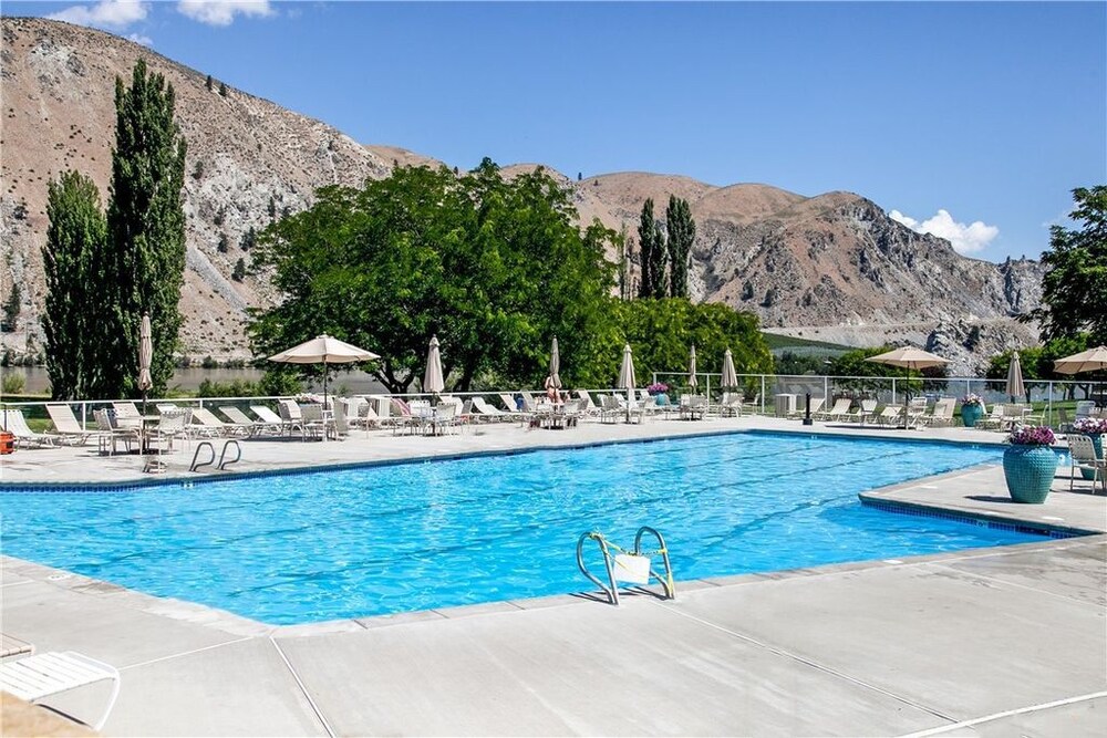 Immaculate Sun Cove/lake Entiat Home With Unparalleled Lake & Mountain