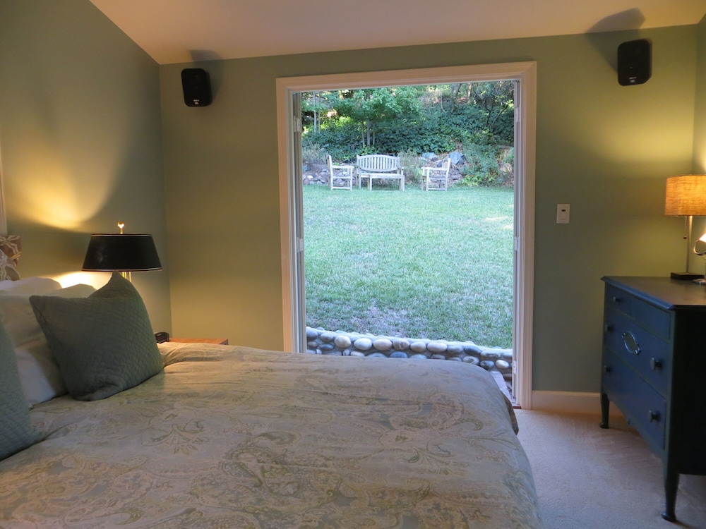 Spectacular Cottage Minutes from Town, Trails, and Biking! Mill