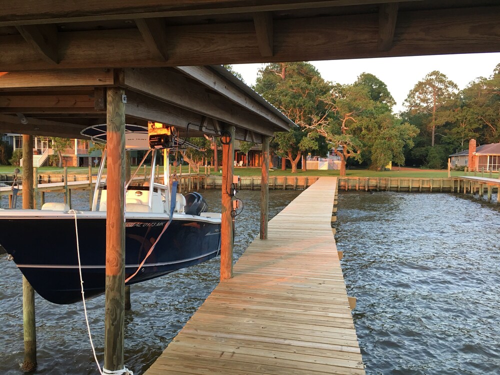 Waterfront Cottage With Pier On Beautiful Mobile Bay In Alabama Featured Image