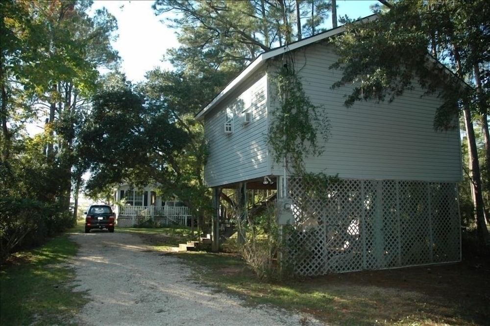 Waterfront Cottage with Wharf on Beautiful Mobile Bay in Fairhope
