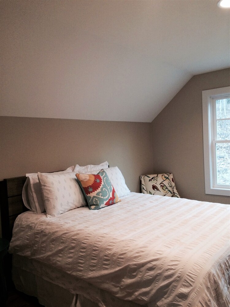 Fabulous cottage close to downtown Brevard, Pisgah and Dupont Forests