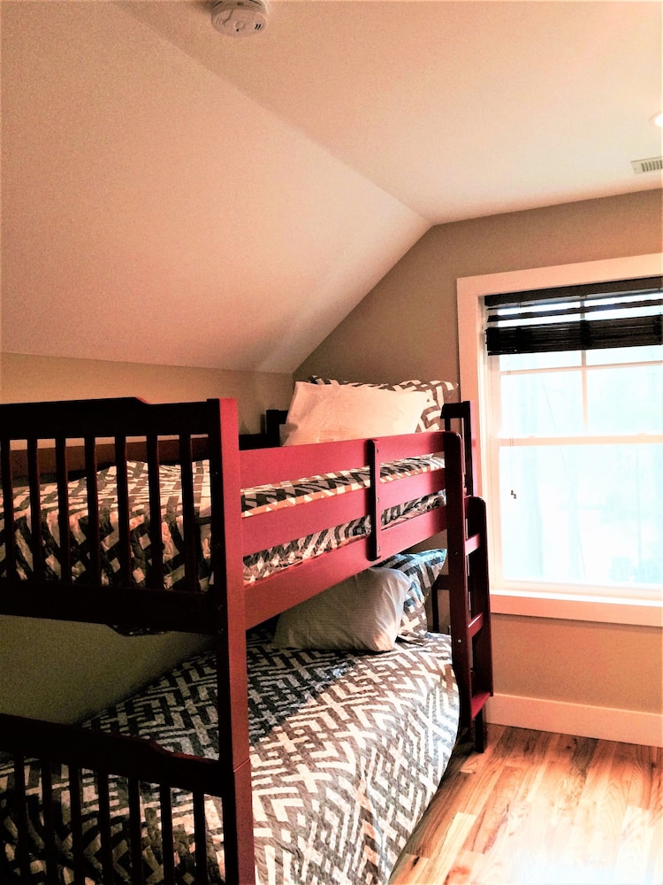 Fabulous cottage close to downtown Brevard, Pisgah and Dupont Forests