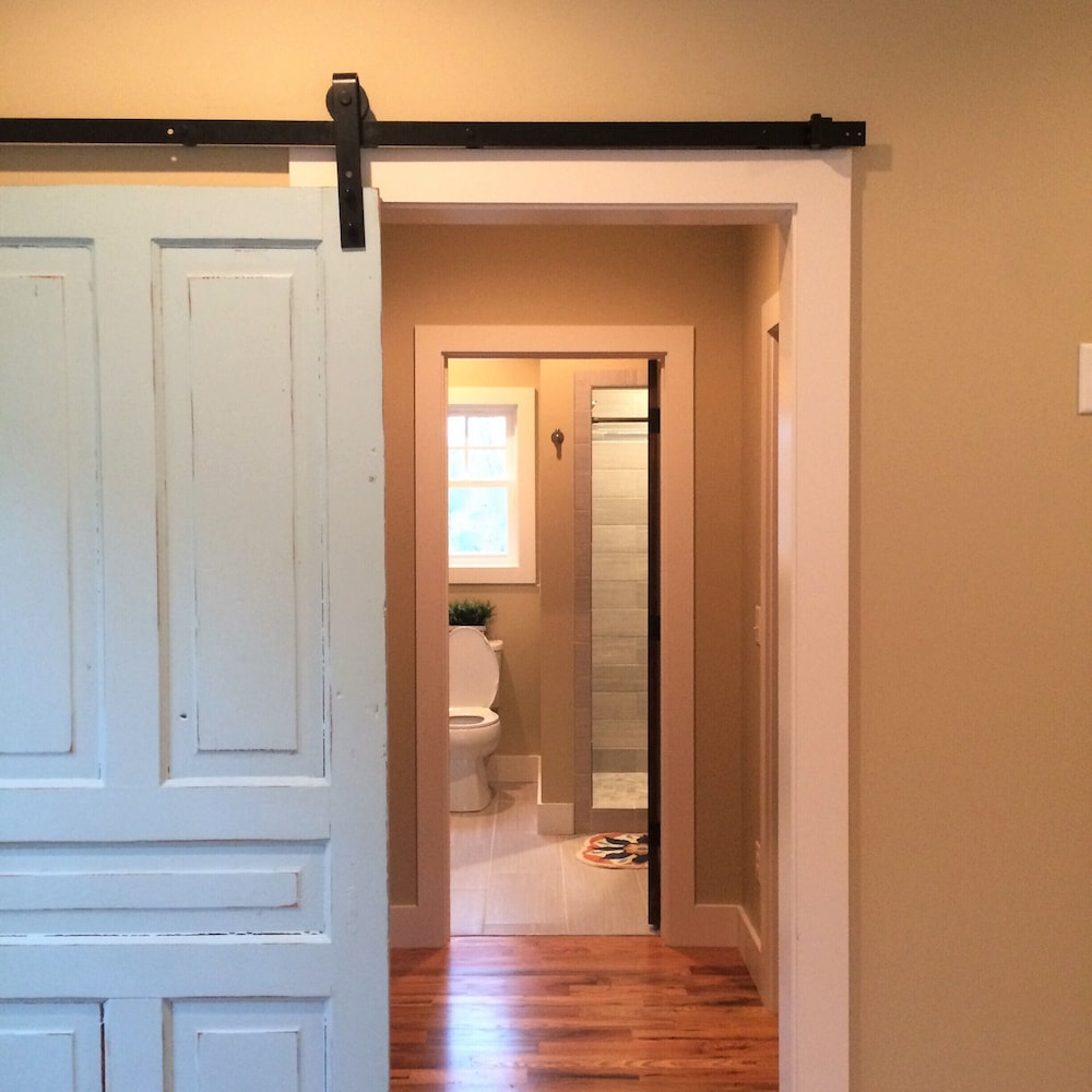 Fabulous cottage close to downtown Brevard, Pisgah and Dupont Forests