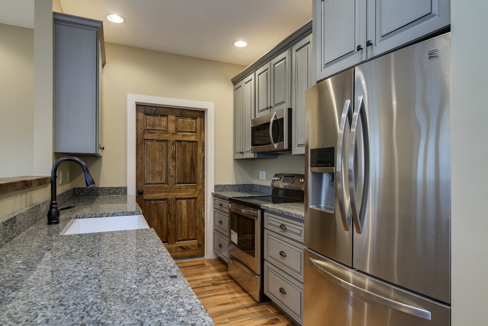 Fabulous cottage close to downtown Brevard, Pisgah and Dupont Forests