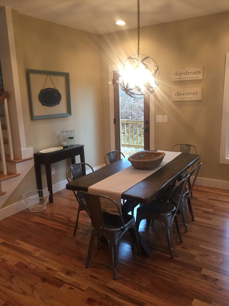 Fabulous cottage close to downtown Brevard, Pisgah and Dupont Forests