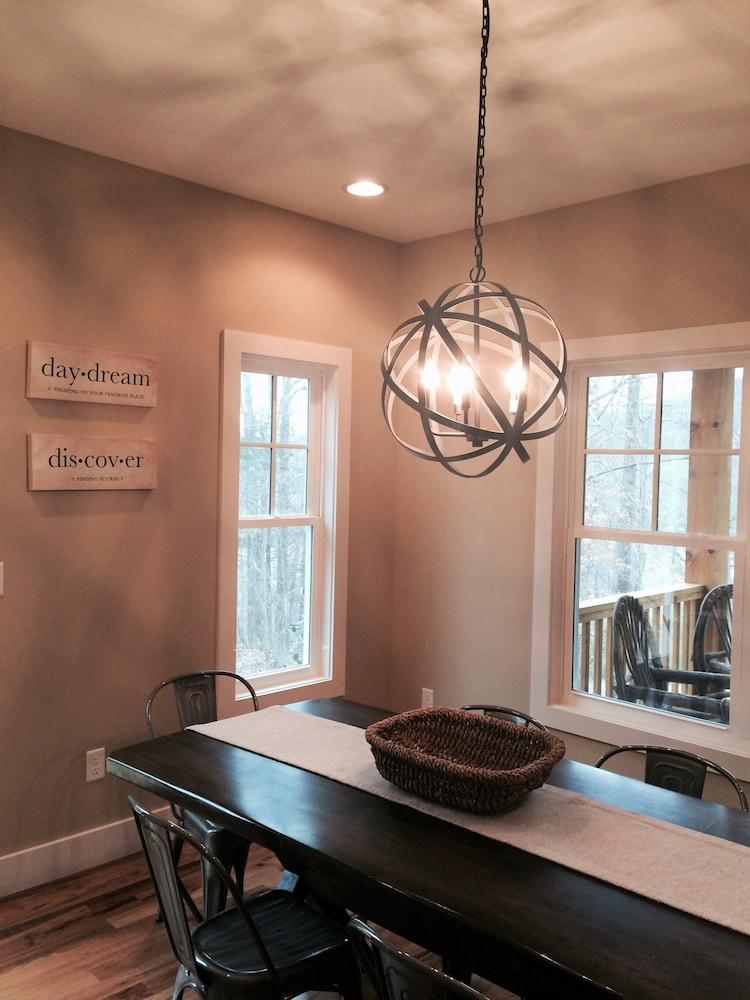 Fabulous cottage close to downtown Brevard, Pisgah and Dupont Forests