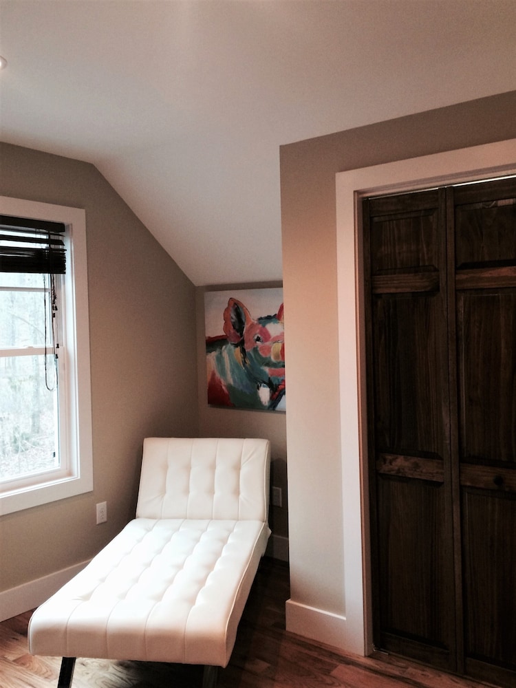 Fabulous cottage close to downtown Brevard, Pisgah and Dupont Forests