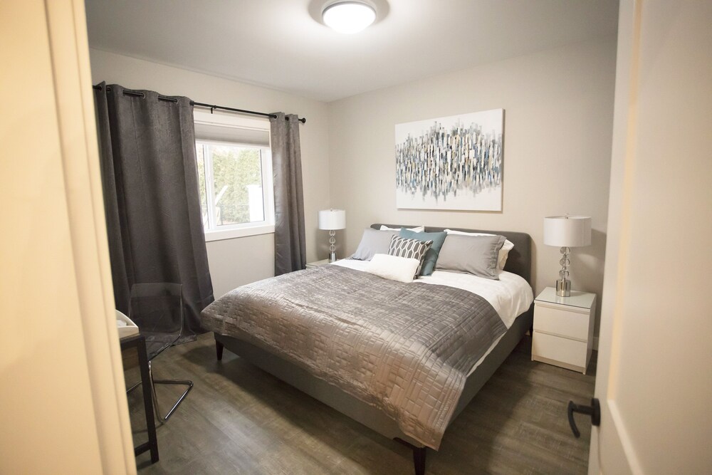 Beautiful, New, Luxurious 2 bedroom/2 Bath Carriage House Kelowna Vrbo