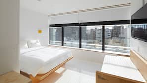 Iron/ironing board, free WiFi, linens, wheelchair access