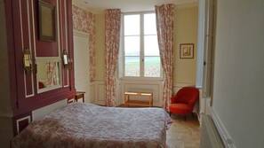 1 chambre, décoration personnalisée, ameublement personnalisé, bureau