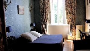 1 chambre, décoration personnalisée, ameublement personnalisé, bureau