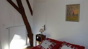 1 chambre, décoration personnalisée, ameublement personnalisé, bureau