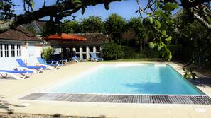 Piscine extérieure (ouverte en saison)
