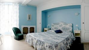 Desk, iron/ironing board, free WiFi, bed sheets