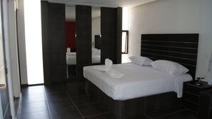 In-room safe, free WiFi
