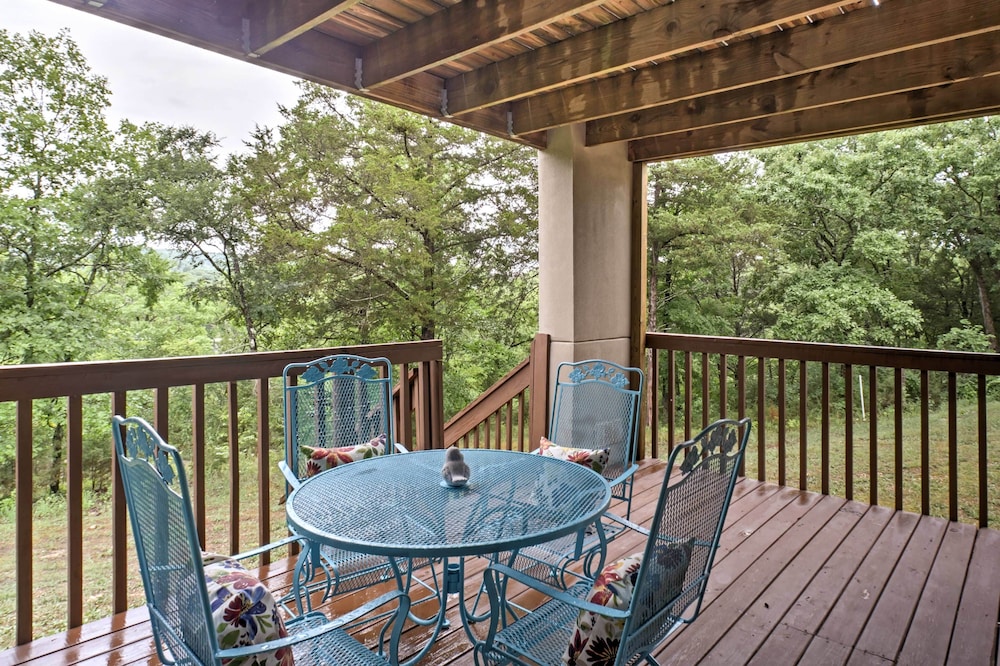 Branson Condo w/ Pool Access - Walk to Table Rock!