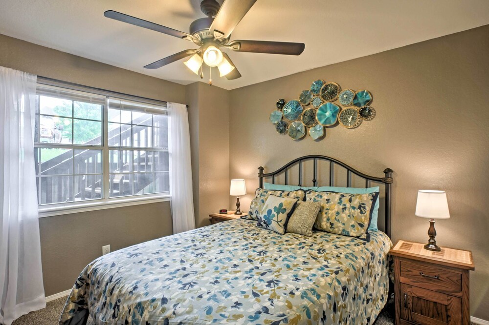 Branson Condo w/ Pool Access - Walk to Table Rock!