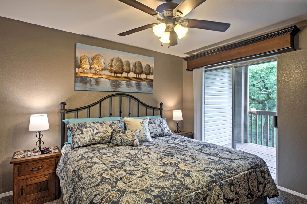 Branson Condo w/ Pool Access - Walk to Table Rock!