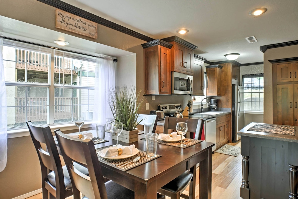 Branson Condo w/ Pool Access - Walk to Table Rock!