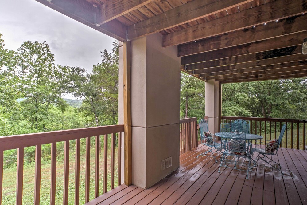 Branson Condo w/ Pool Access - Walk to Table Rock!