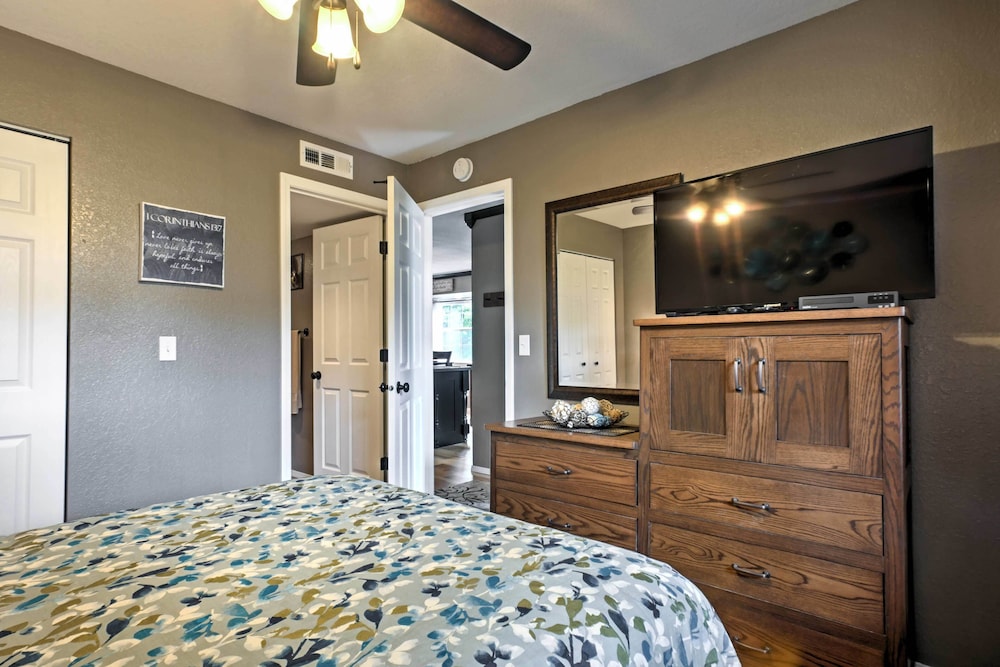 Branson Condo w/ Pool Access - Walk to Table Rock!