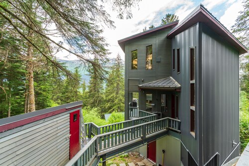 Visit Alaska Wildlife Conservation Center In Anchorage Expedia