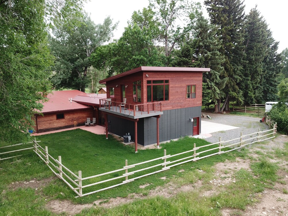 Panoramic Big Horn & Chimney Rock Views on Shell Creek in Sheridan, United States