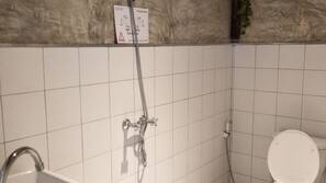 Shower, free toiletries, towels
