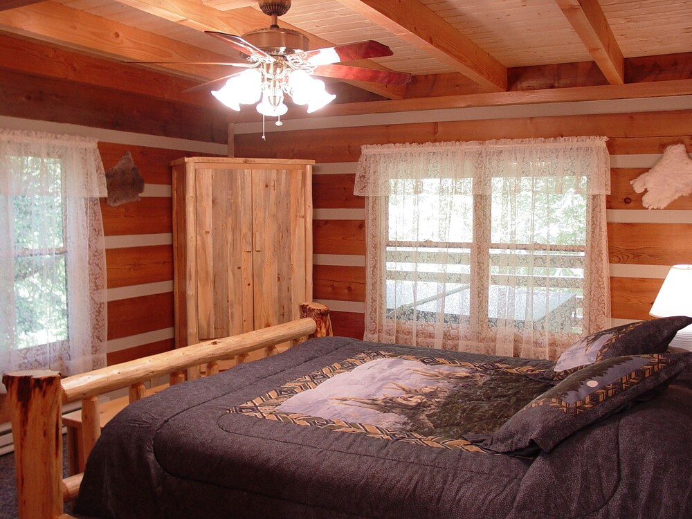 Secluded Log Cabin On Creek Hot Tub Fireplace Campfire Pit Wifi