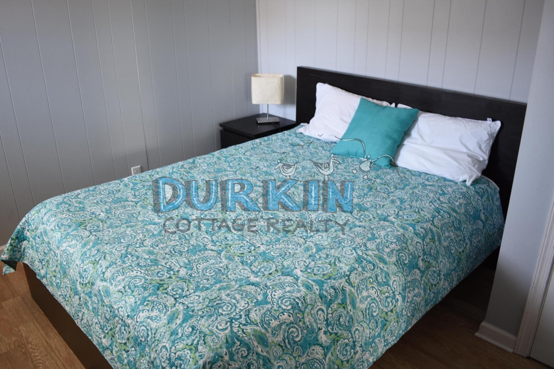 Charming cottage, walking distance to beach, allergy friendly dog friendly in Narragansett, United States