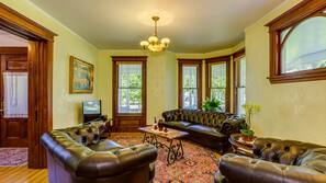 Flat-screen TV, fireplace