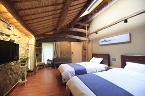 Classic Twin Room | Desk, blackout drapes, free WiFi