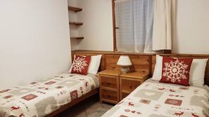 2 chambres, fer et planche à repasser, Wi-Fi, draps fournis