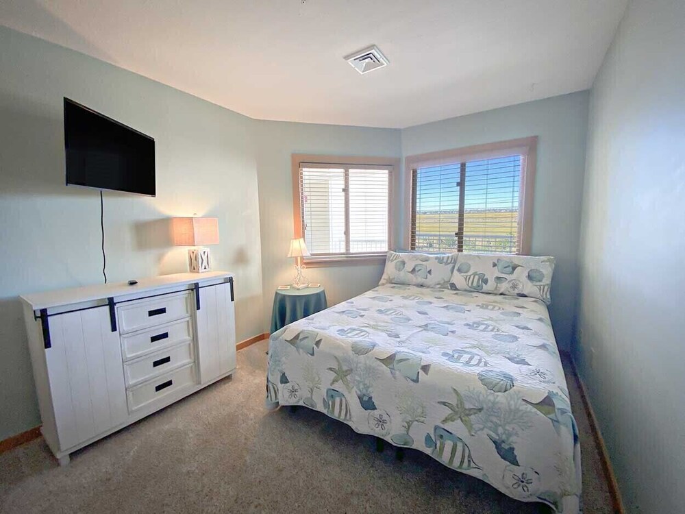 Wrightsville Dunes Oceanfront Condo, 2 Pools, Tennis Court