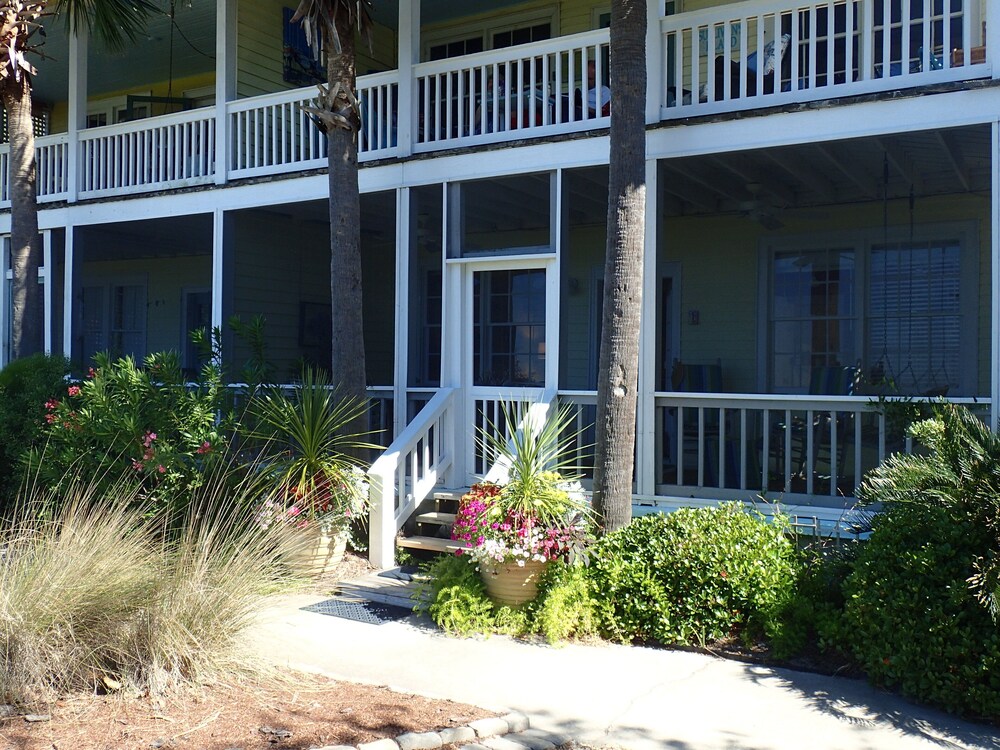 Premium Sullivan's Island Beachfront Condo! 15th Anniversary! 20 July
