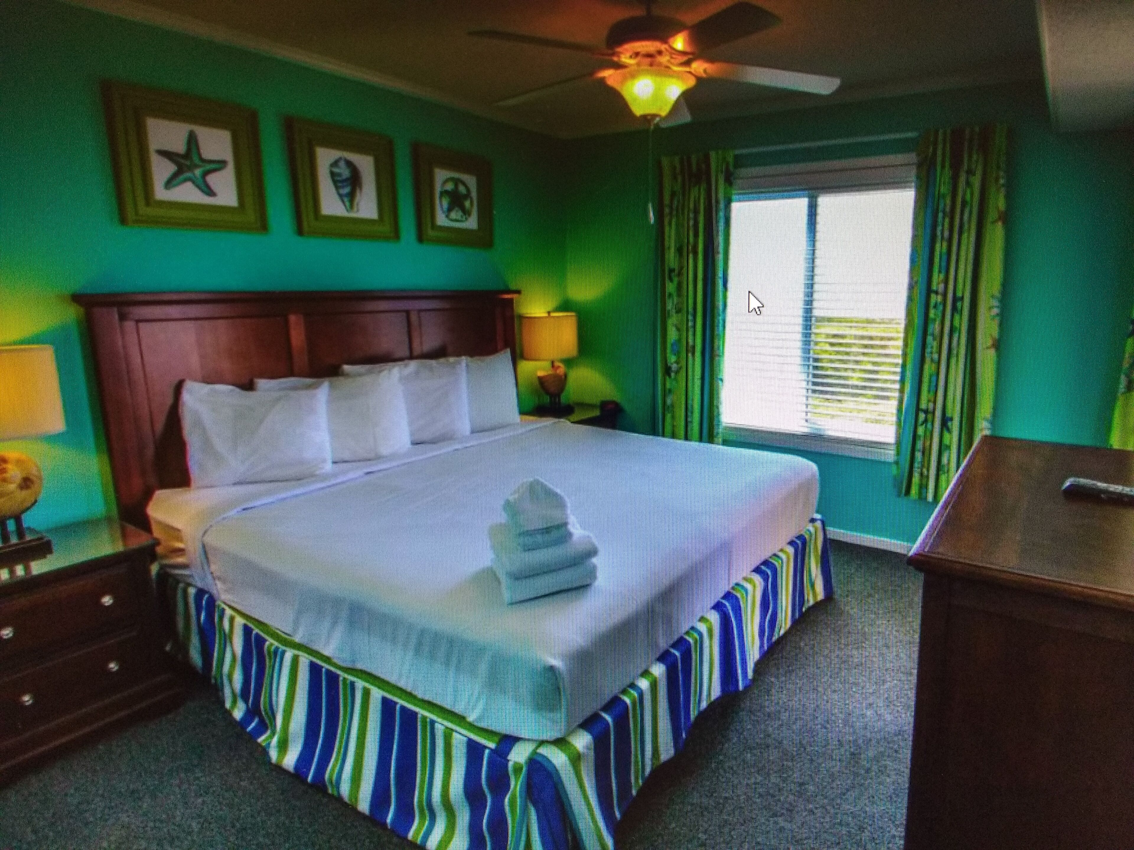 Beach Front Resort w/ 150' Water slide, Free Mini Golf, Indoor Pool, Tennis,more in Morehead City, United States