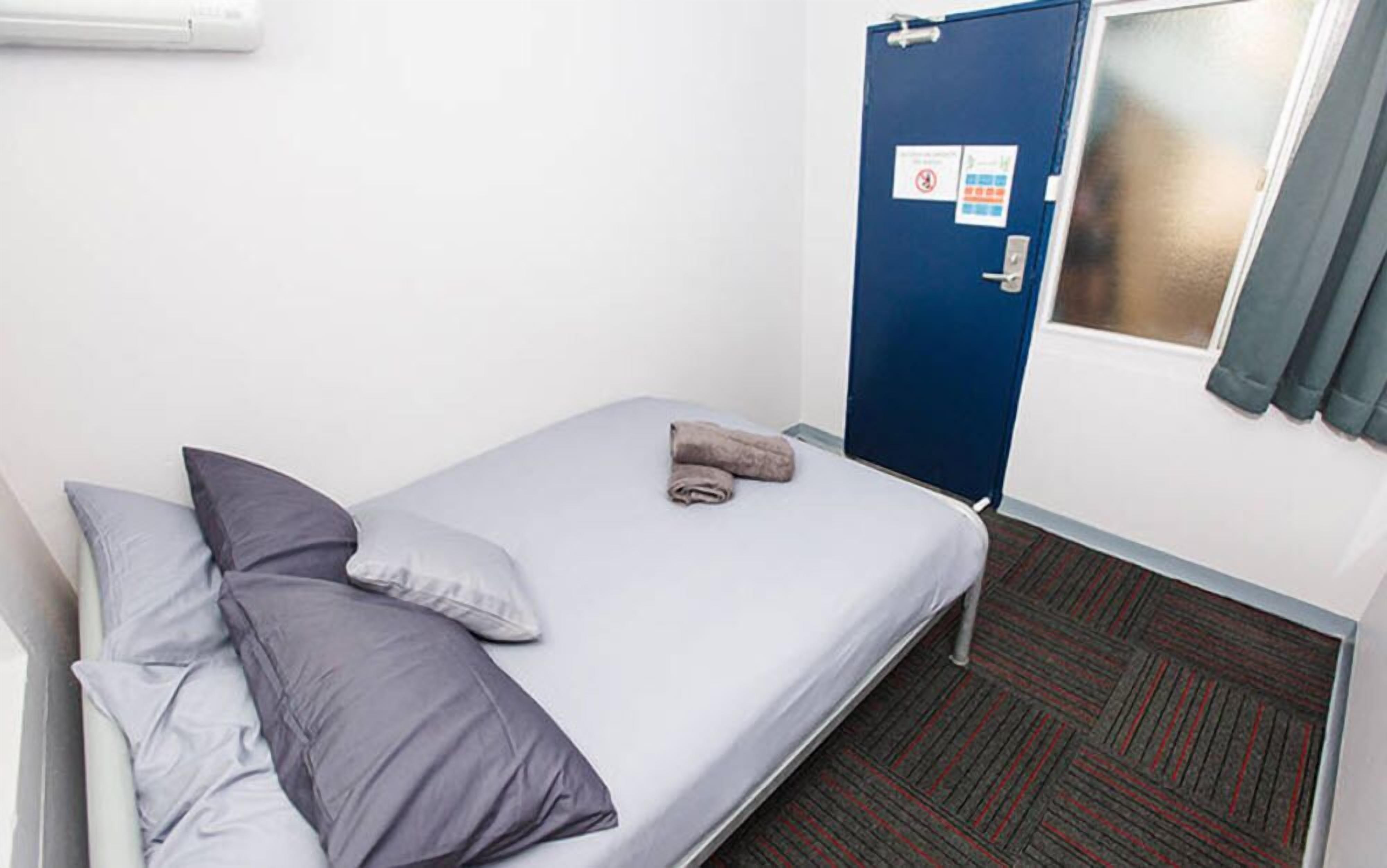 Mad Monkey Backpackers Waterfront