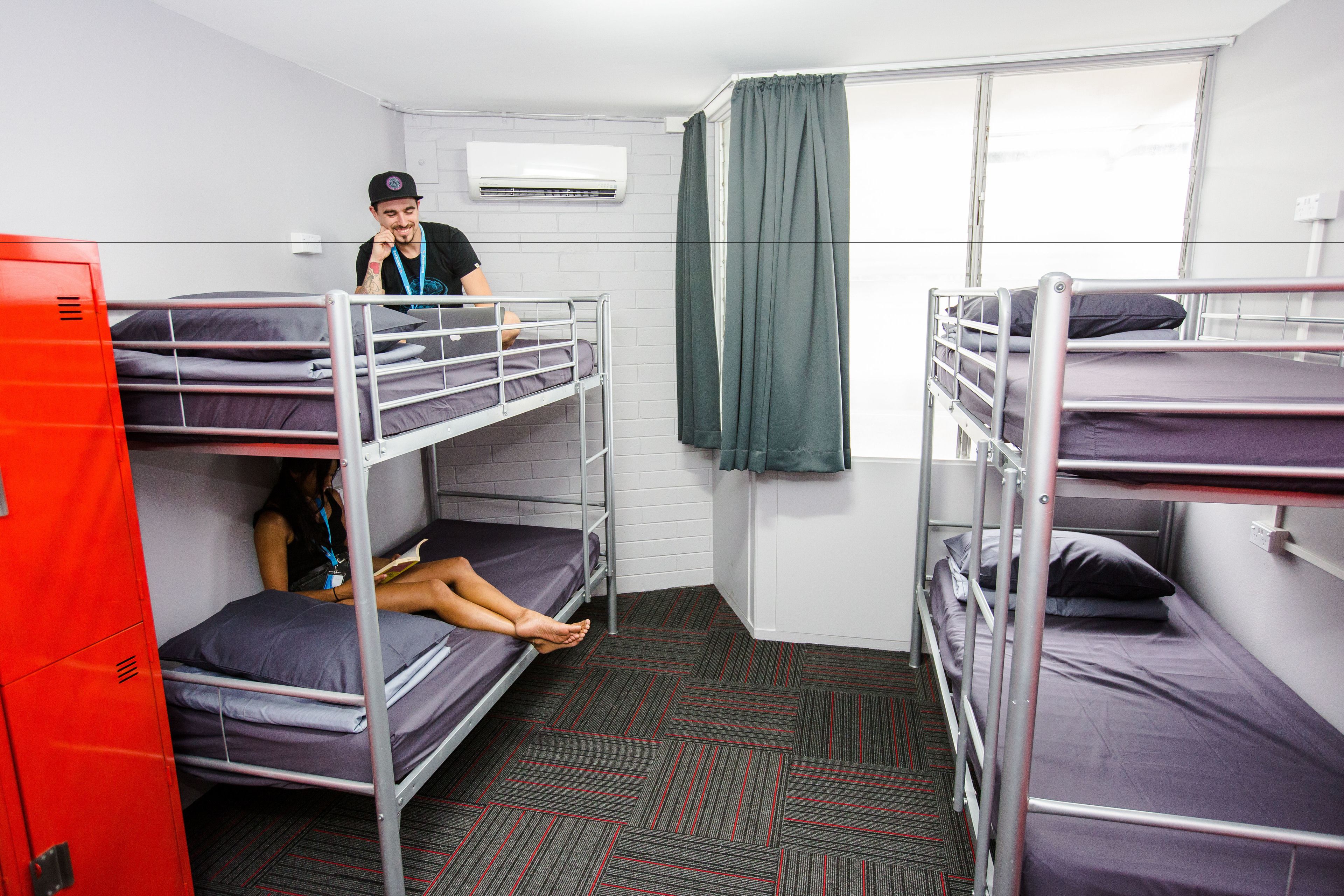 Mad Monkey Backpackers Waterfront